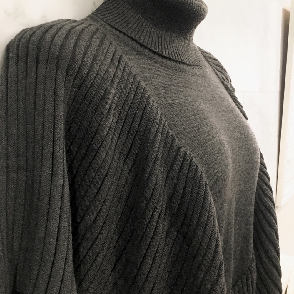 Amazing Sweater Dress With Body Cape Ruffle - Picture 3 of 8